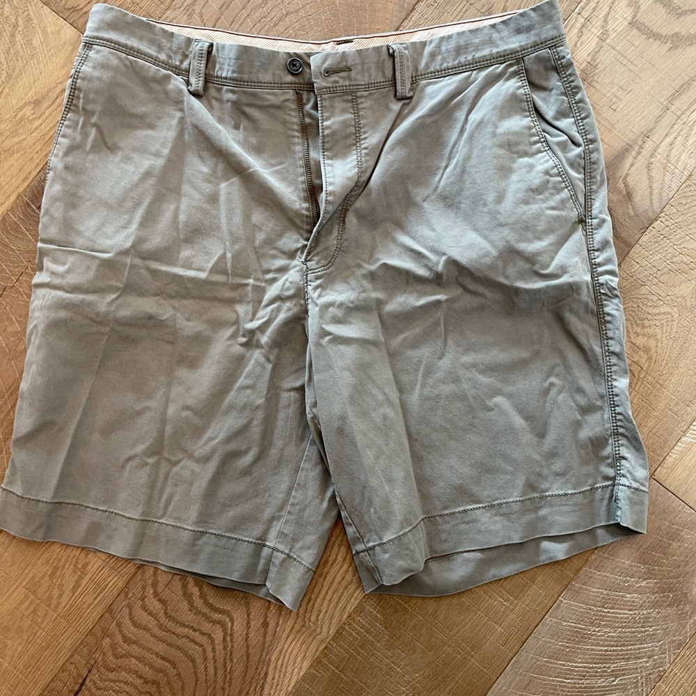 Tommy Bahama size 36 shorts